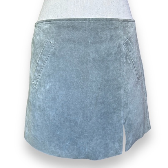 Blank NYC Gray Suede Leather Mini Skirt Pockets Lined Zipper Back london fog - Picture 2 of 10